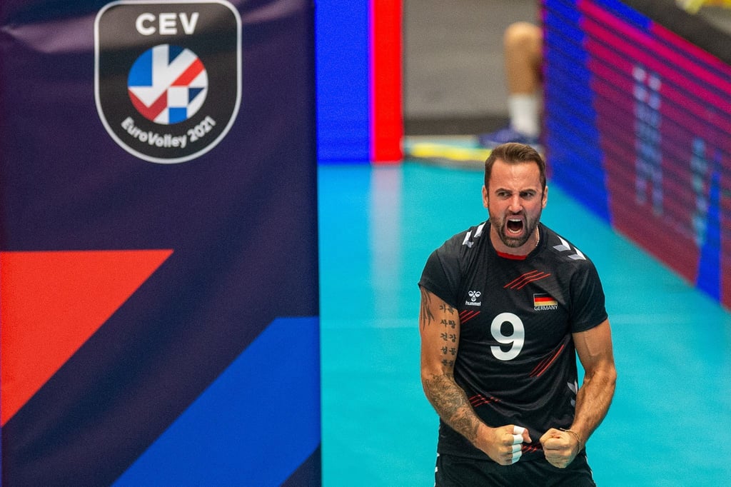Deutschlands Georg Grozer kassierte im Match gegen Serbien eine Rote Karte.