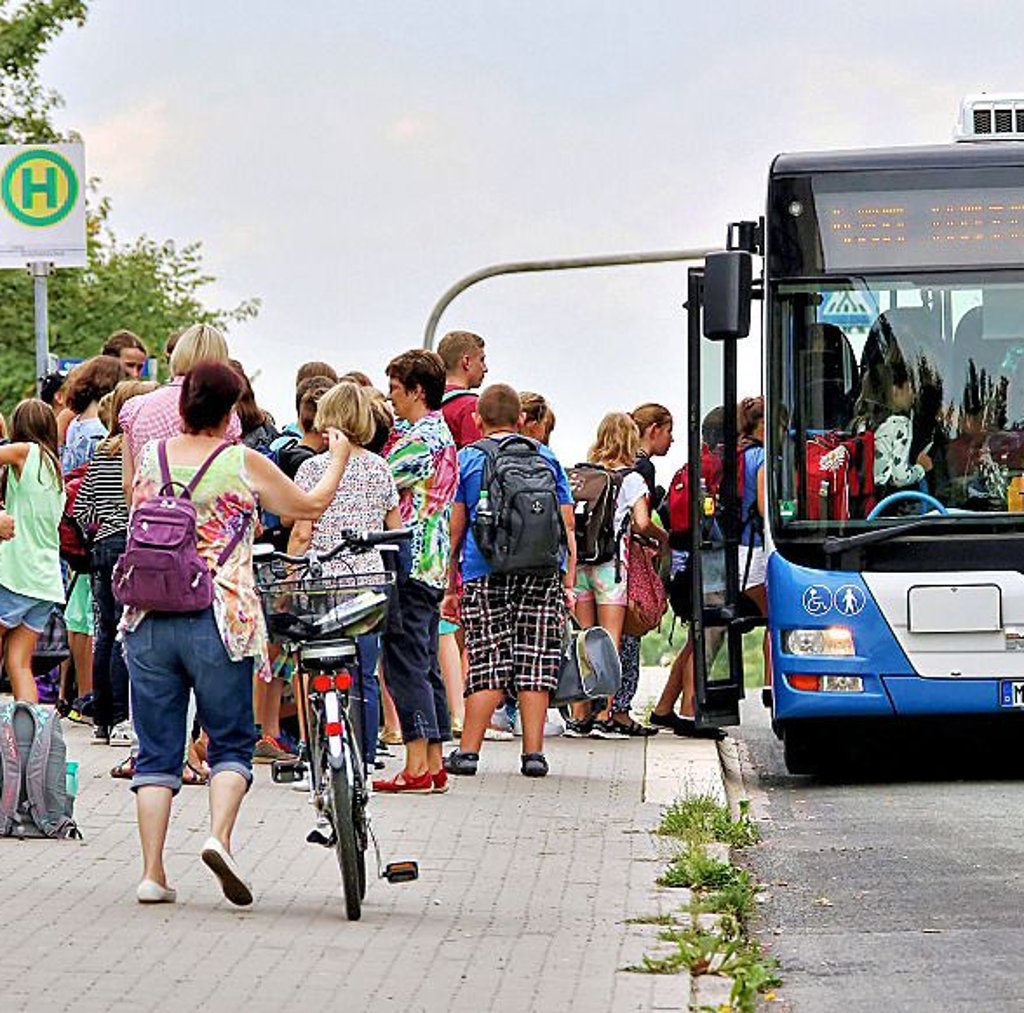Schüler mussten zuletzt über eine Stunde nach der 7. Stunde warten, um einen Schulbus vom Schollgymnasium nehmen zu können.