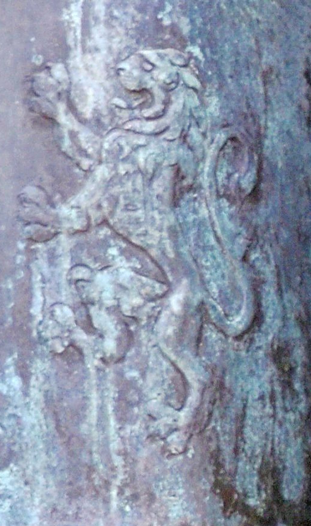 Der aufsteigende Löwe – nicht nur Teil des Familienwappens der von Buchs. Er ist auch auf dem Mantel des Denkmals Kaiser Karl IV. auf der Burg von Tangermünde mehrfach abgebildet.