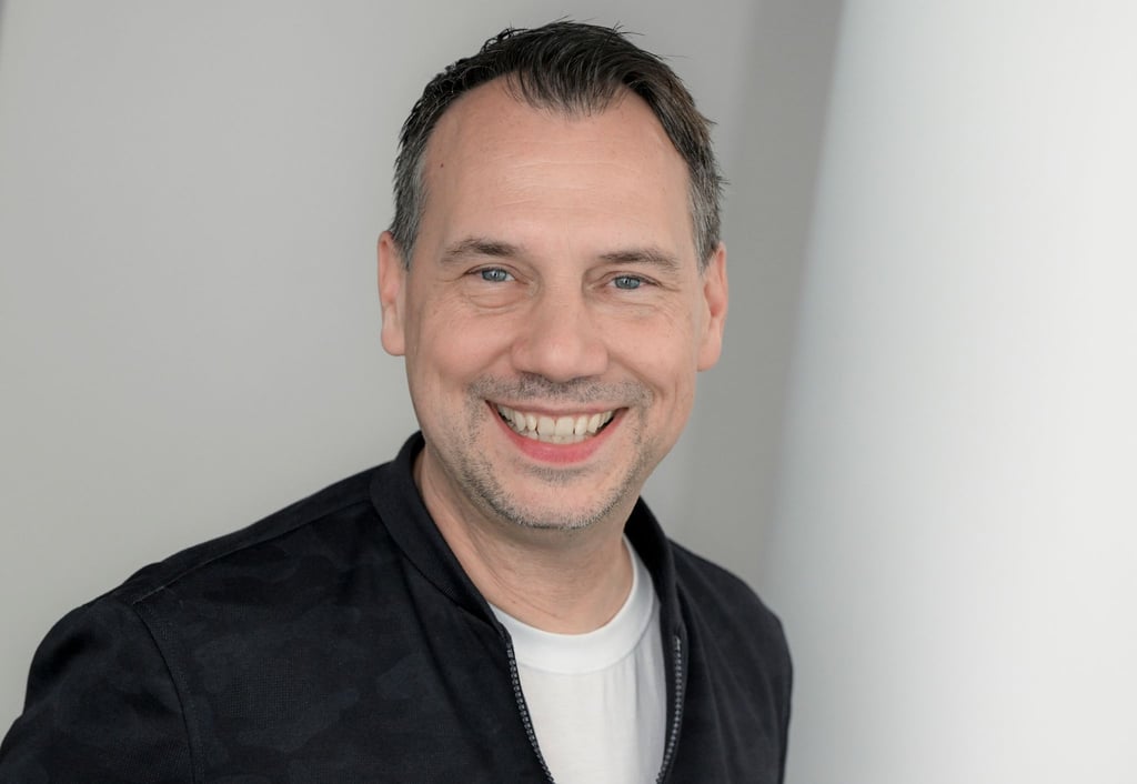 Der Bestseller-Autor Sebastian Fitzek bei einem dpa-Interview zu seinem neuen Buch „Die Einladung“.
