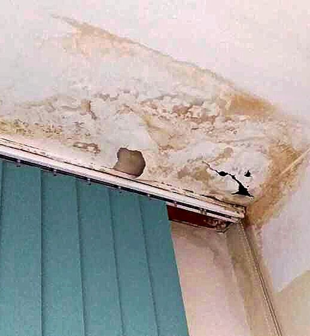 In der Dr.-Tolberg-Grundschule in Schönebeck kommt Wasser durchs Dach in die Klassenräume.