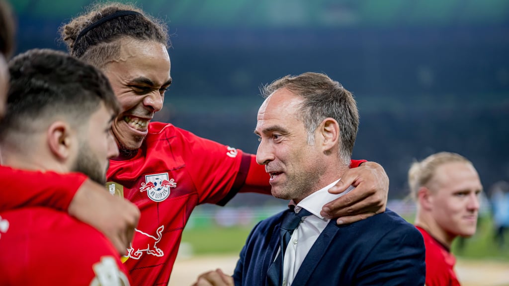 Ganz nah dran: Oliver Mintzlaff beim DFB-Pokalsieg mit Yussuf Poulsen und Josko Gvardio.