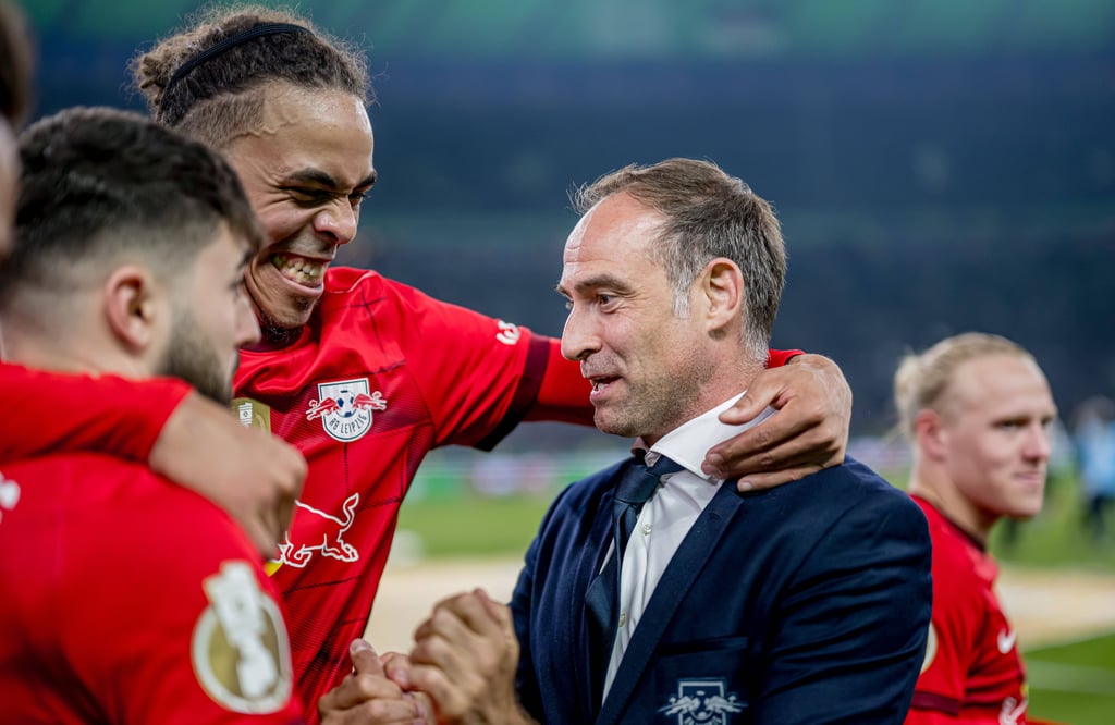 Ganz nah dran: Oliver Mintzlaff beim DFB-Pokalsieg mit Yussuf Poulsen und Josko Gvardio.