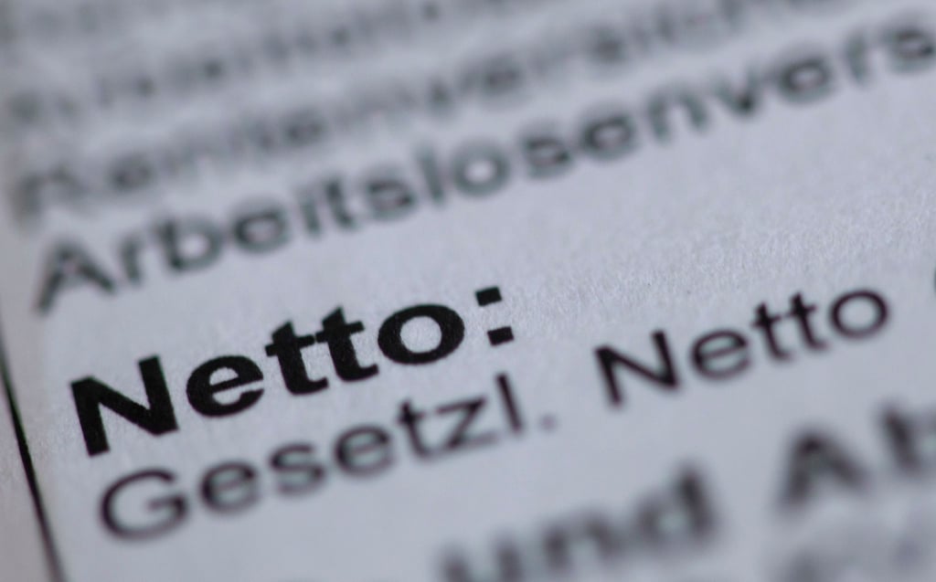 Entdeckt man im Netto-Auszahlungsbetrag einen Fehler, sollte man sich direkt an den Arbeitgeber wenden.
