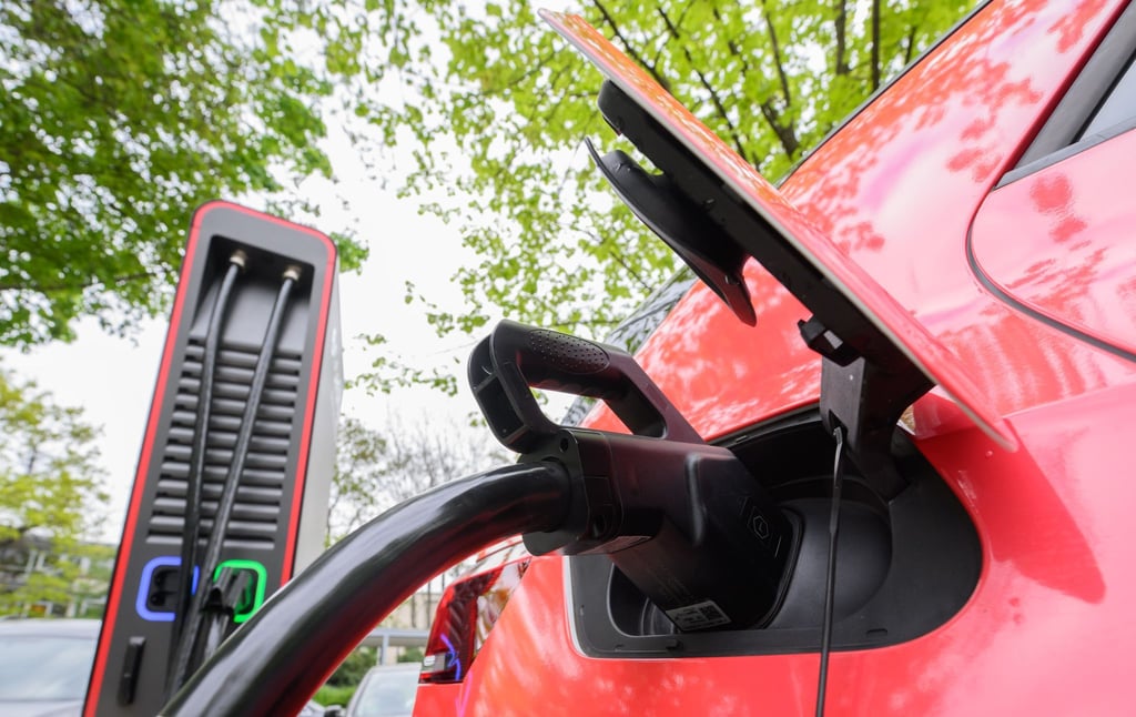 Der Anteil reiner Elektroautos an den Neuzulassungen ist im August nach oben geschnellt.