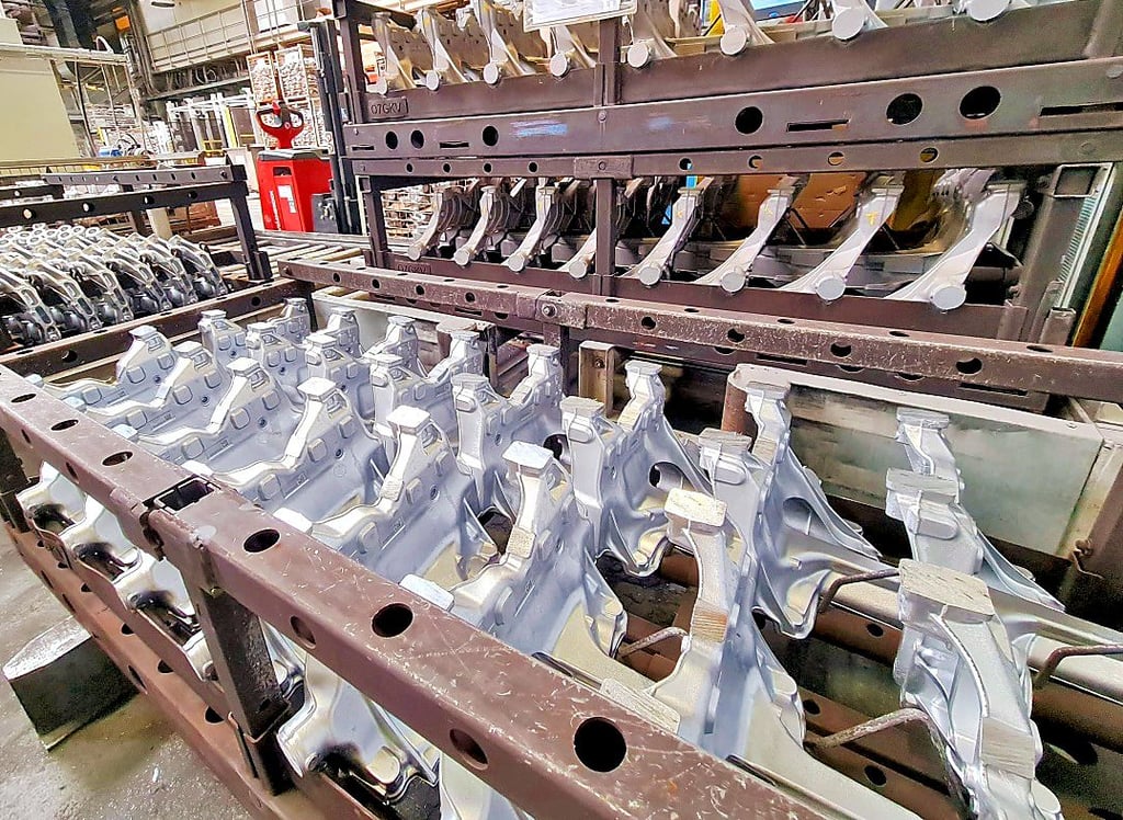 Im Sekundentakt werden bei KSM Castings in Wernigerode Fahrwerkteile gegossen.