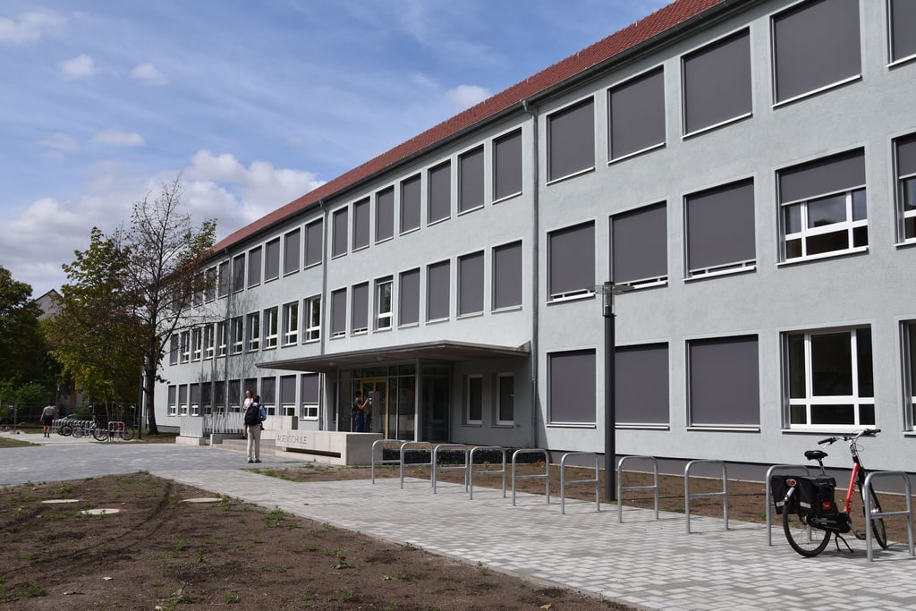 Die Auenschule befindet sich in der Theodor-Neubauer-Straße in Halle.