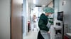 Der Personalmangel in deutschen Krankenhäusern könnte im Herbst bei steigenden Coronazahlen zum Problem werden.