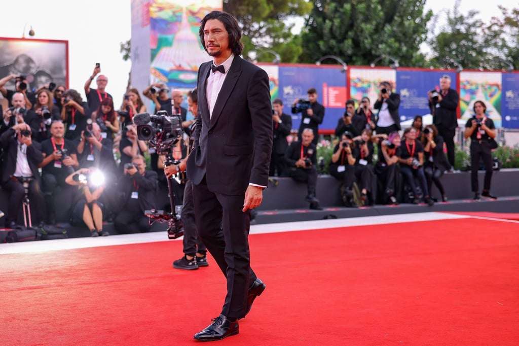 Adam Driver spielt den legendären Auto-Mogul Enzo Ferrari.