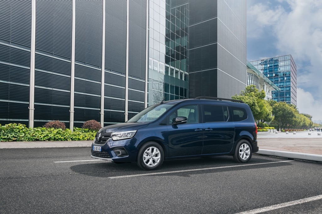 Der Grand Kangoo misst knapp 5 Meter - und bietet damit Platz für eine dritte Sitzreihe.