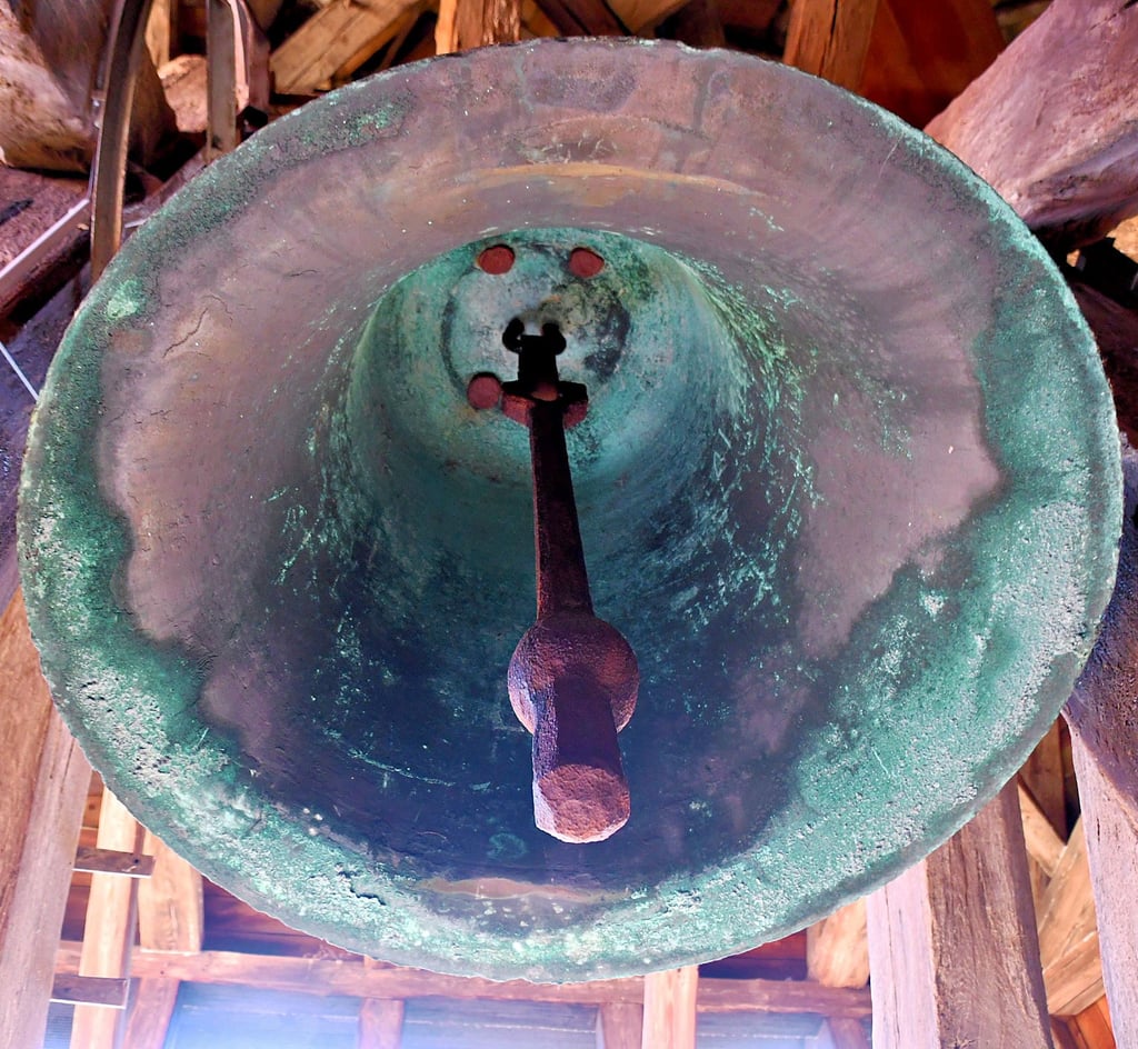 Die Johannisglocke im Glockenturm der St.-Johannis-Kirche in Halberstadt wird restauriert.