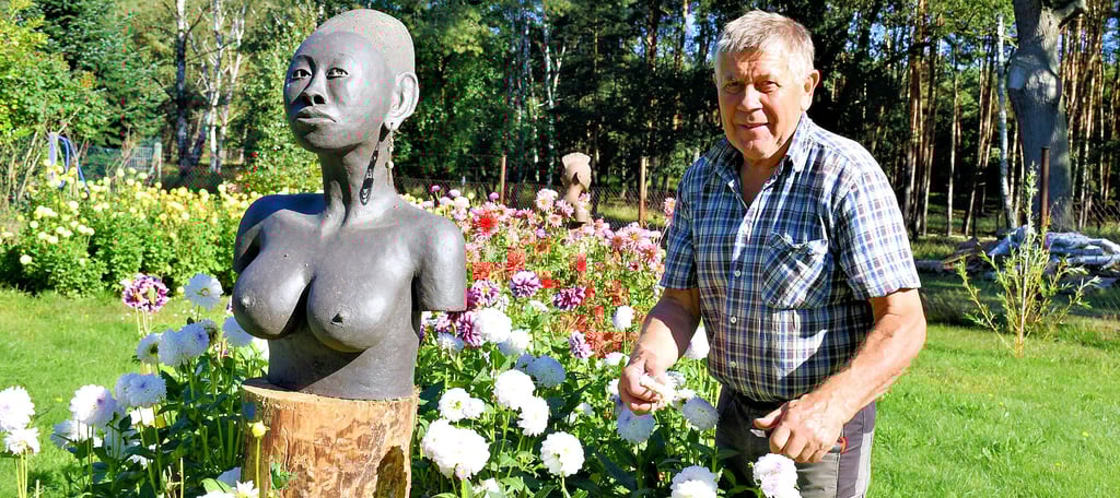 Hobby-Künstler Hans-Joachim Demant bei der Pflege seiner Dahlien.