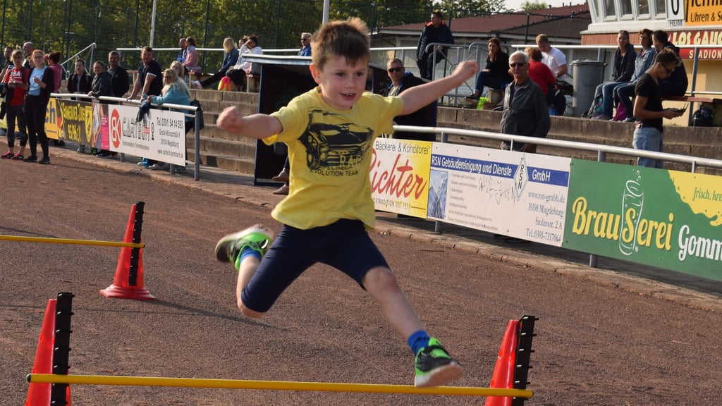 Hürdenlauf bei einem vergangenen Kinderzehnkampf.