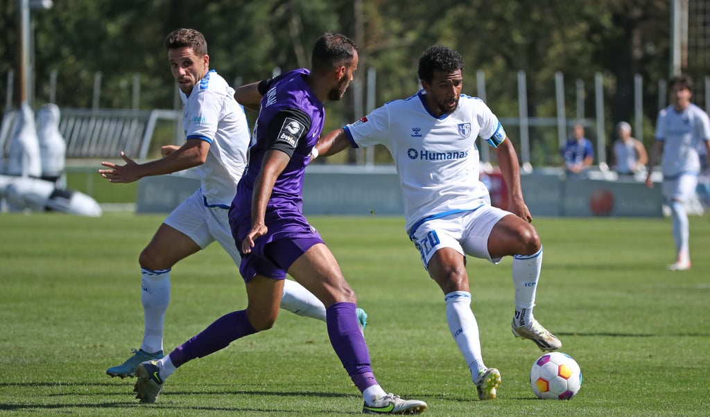 Sammelten weiter Spielpraxis beim FCM: Xavier Amaechi (r.) und Ahmet Arslan (l.). im Testspiel gegen Erzgebirge Aue.