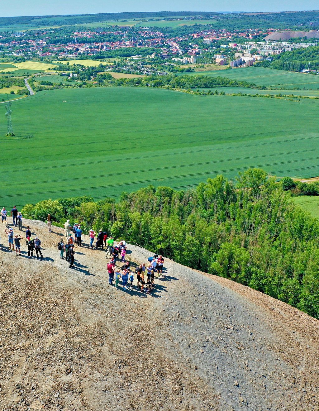 Die Spitzkegelhalden bieten einen prächtigen Ausblick