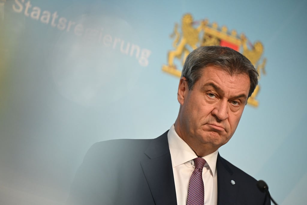 Laut einer Civey-Umfrage kommt die Partei von Ministerpräsident Markus Söder im Zuge der Aiwanger-Affäre auf 36 Prozent.