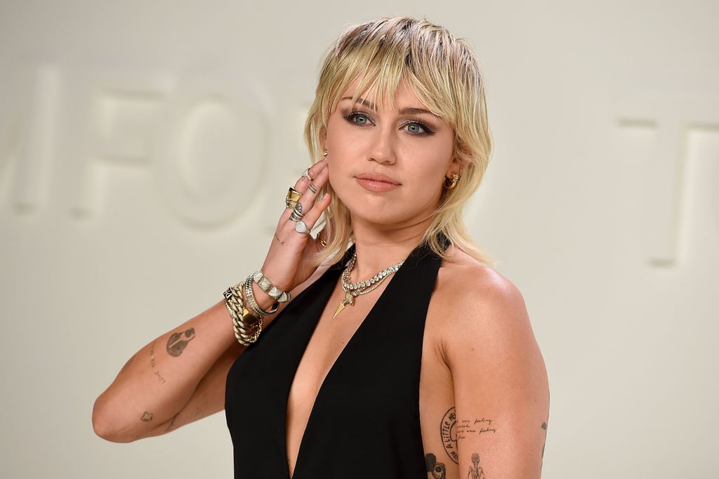 Traumatische Erfahrung: In einer Folge der Hitserie „Black Mirror“ erlebt Miley Cyrus die Schattenseiten des Popstar-Lebens - bei den Dreharbeiten erfährt sie im realen Leben einen Schicksalsschlag.