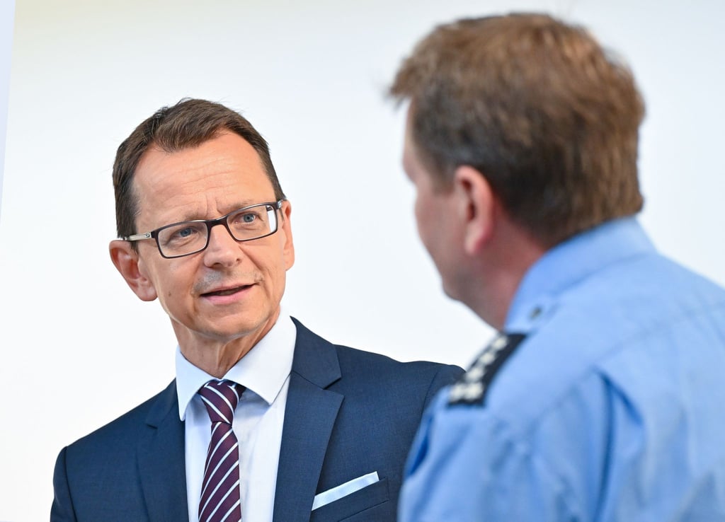 Jörg Müller, Leiter des Brandenburger Verfassungsschutzes, nimmt an der Fachtagung Hasskriminalität am Cottbusser Messegelände teil.