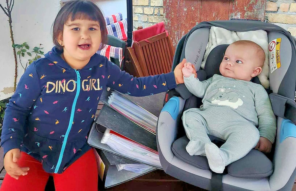 Die vierjährige Vasiliki und ihr drei monate alter Bruder Leonidas. Beide Kinder sind schwer krank. Ihre Eltern stoßen aufgrund der aufwendigen Fahrten in die Kliniken nach Halle und Jena an ihre finanziellen Grenzen und haben eine Spendenaktion ins Leben gerufen.