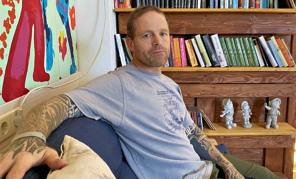 Danny Capek aus Schönebeck lernt mit 40 Jahren das Lesen und Schreiben im Mehrgenerationenhaus. Eine Entscheidung, die ihn sehr viel Überwindung gekostet hat.