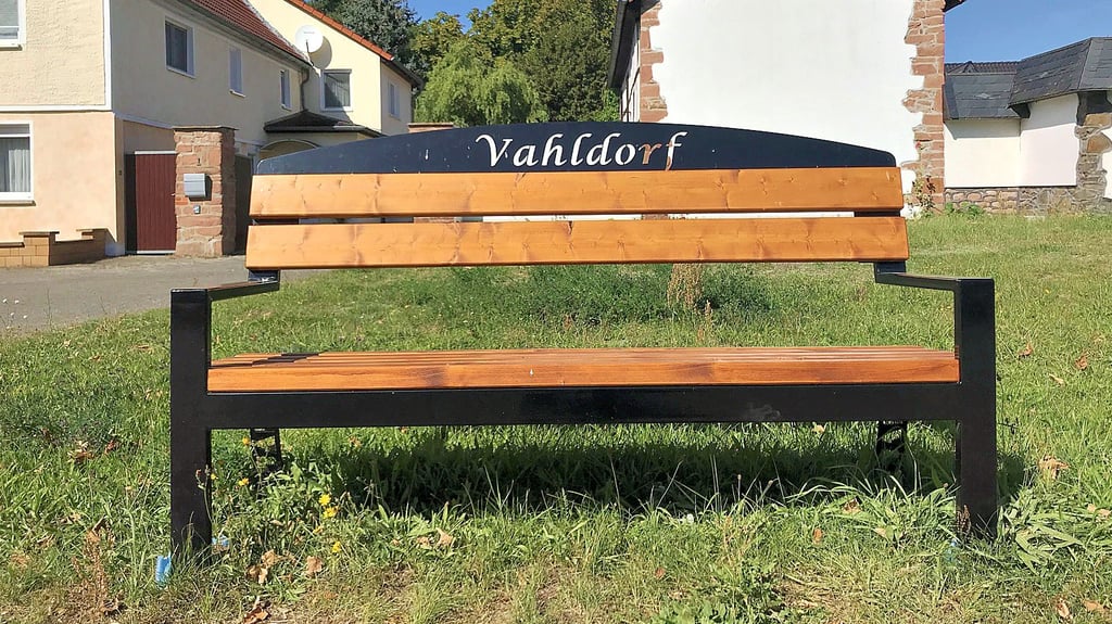 Eine solche Bank wurde von dreisten Dieben gestohlen.