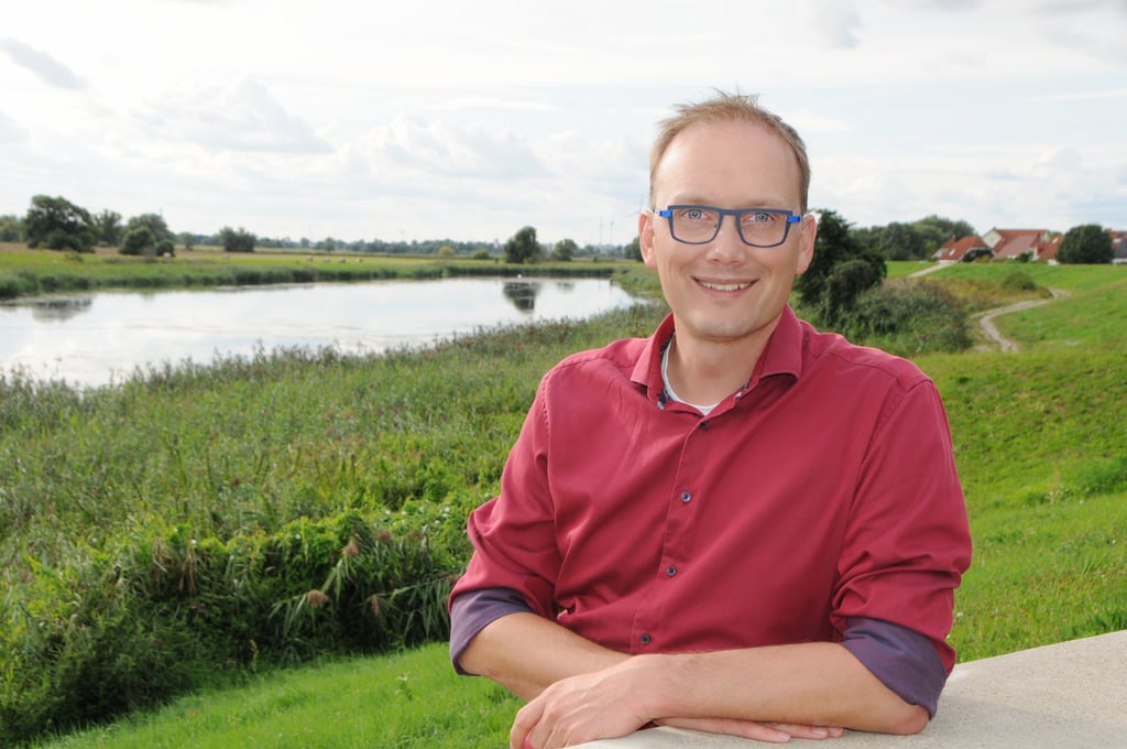 Timm Kausmann auf der Kantorwiese in Biederitz. Er hat sich spontan für seine Kandidatur als Bürgermeister entschieden.