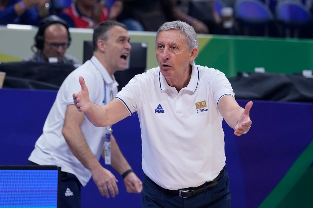Die serbische Trainer-Legende Svetislav Pesic (r) freut sich auf das Finale gegen Deutschland.