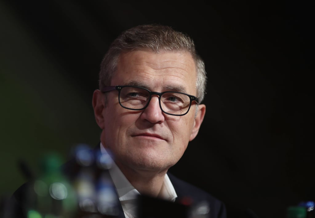 Bayern-Boss Jan-Christian Dreesen will bei Transfers zwischen RB-Klubs ganz genau hinschauen.