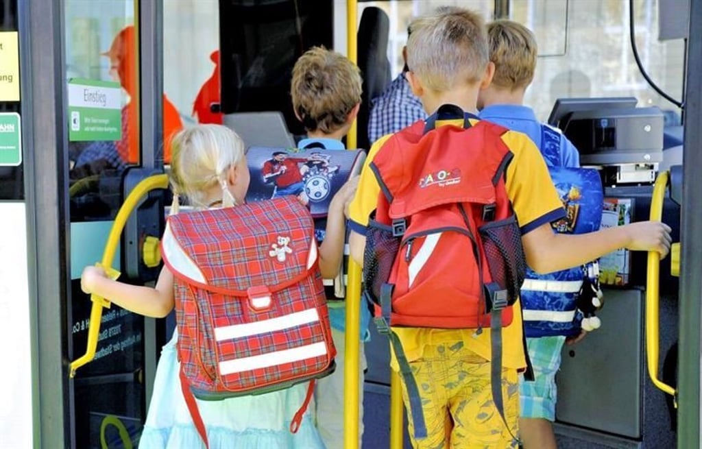 Viele Schüler im Burgenlandkreis haben noch kein Busticket. Mitgenommen würden dennoch alle.