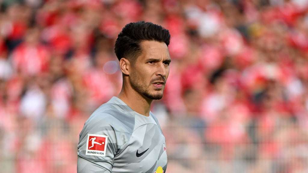 Janis Blaswich steht bei RB Leipzig im Tor.