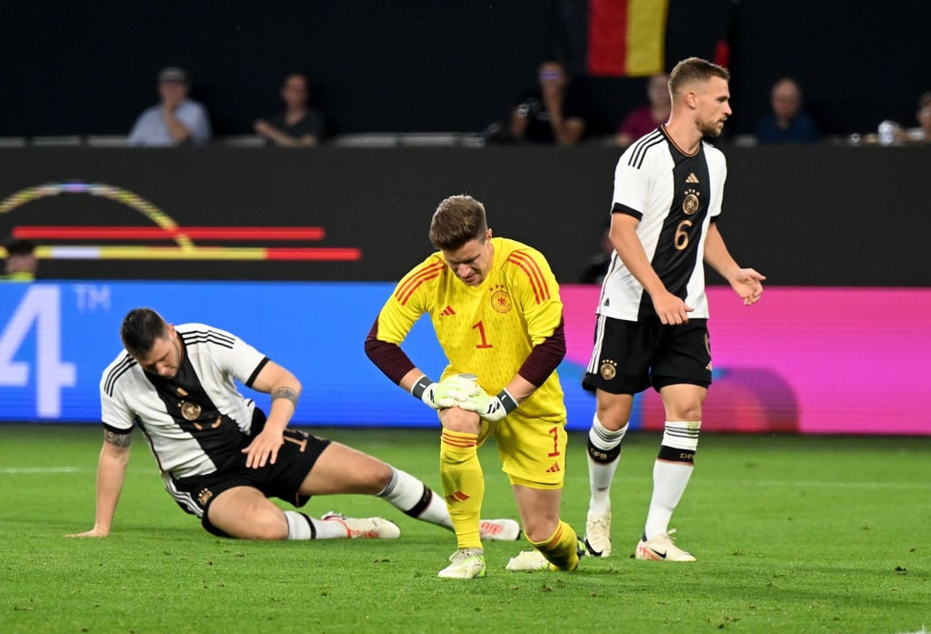 Die deutsche Nationalmannschaft um Niklas Süle, Marc-André ter Stegen und Joshua Kimmich (l-r) verlor deutlich gegen Japan.
