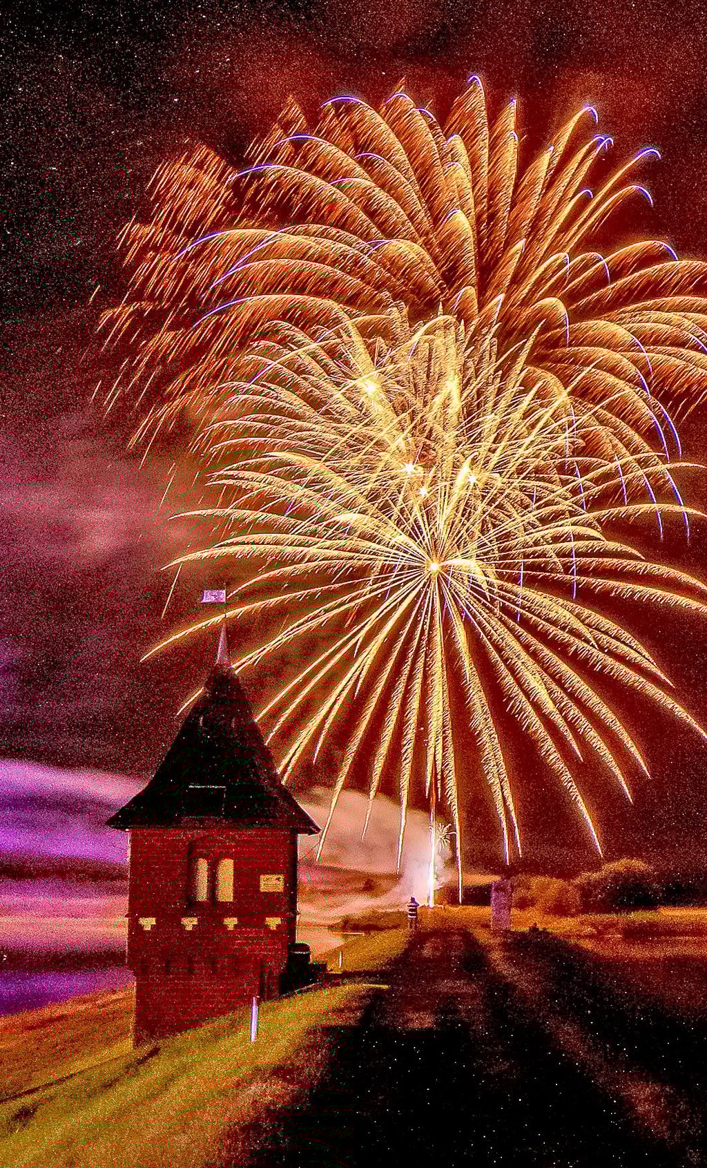 Mit einem Höhenfeuerwerk wurden die vielen Tausende Besucher auch zum 34. Burgfest wieder beeindruckt.