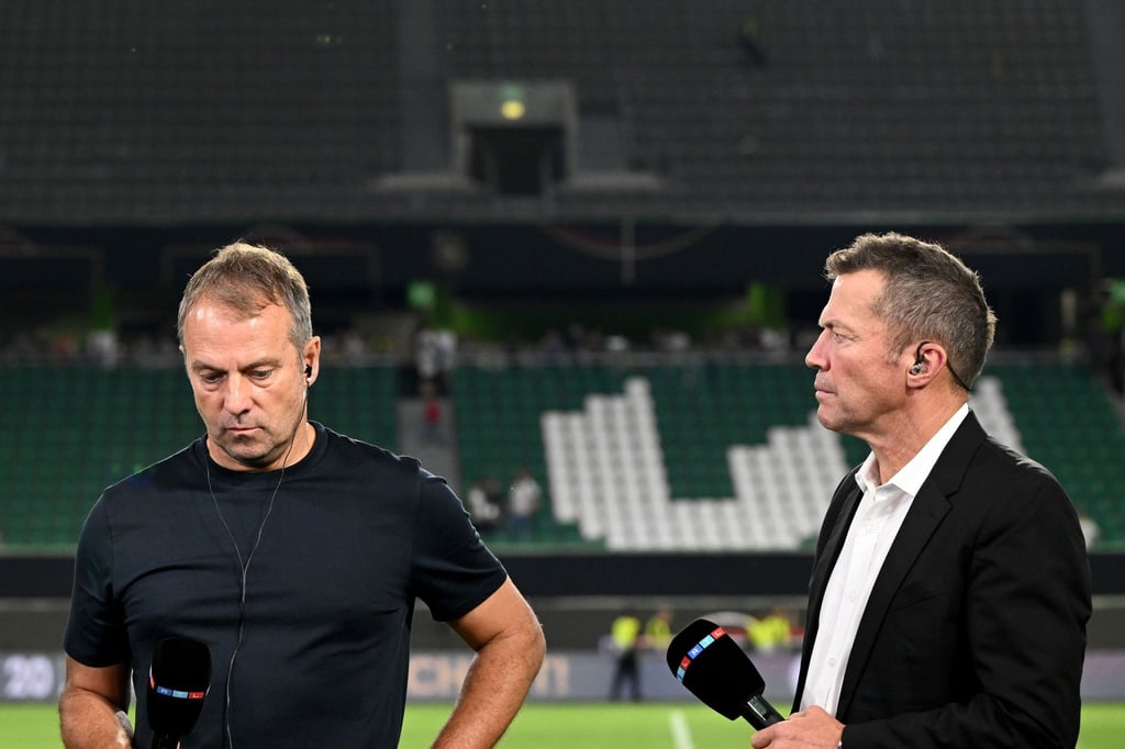 Bundestrainer Hansi Flick (l) steht in der Kritik. Lothar Matthäus hat aber keine Lust auf den Posten.