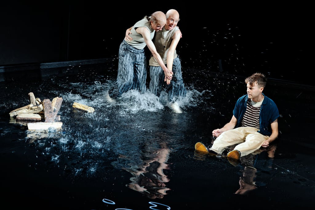 Bettina Schneider, Sophia Vogel und Philipp Kronenberg in "Wolf" in der neuen Inszenierung am Theater Magdeburg.