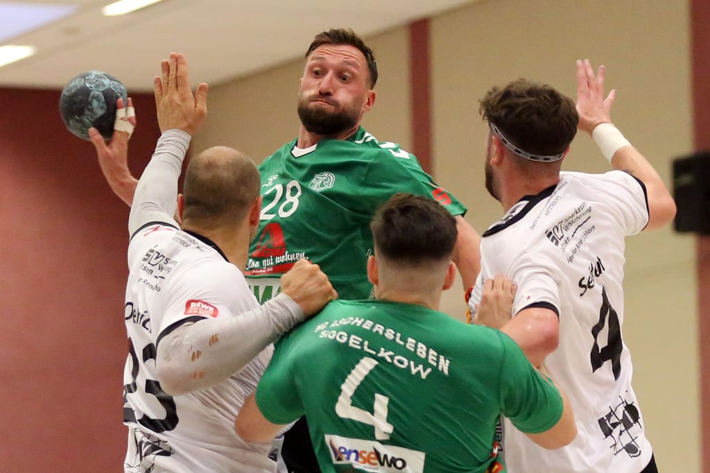 Dicke Backen und durch: Fabian van Olphen hat am Samstag für den HC Aschersleben auf der Platte gestanden.