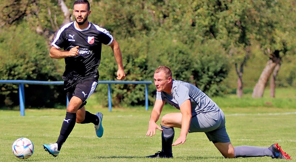 Ein ums andere Mal sahen die Fortunen aus Brücken am Samstag im Pokalduell nur die Hacken der Verbandsliga-Kicker des BSV Ammendorf.