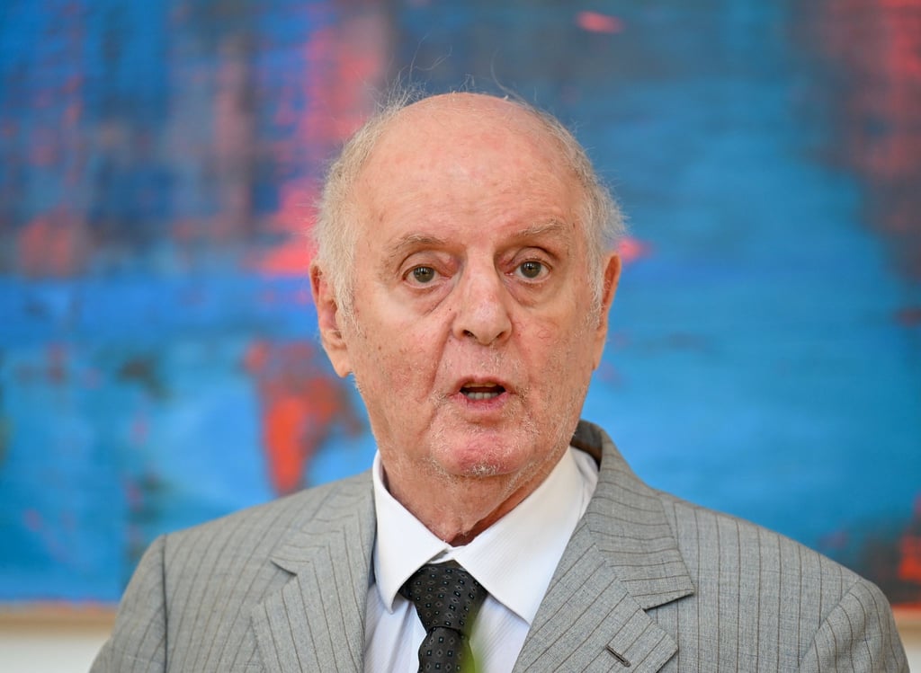 Der Dirigent Daniel Barenboim wird Ehrenbürger Berlins.