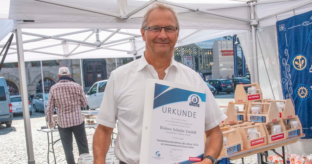 Der Míldenseer Volkmar Schulze wurde beim Brunnenfest anlässlich des Tages des Handwerks auf dem Dessauer Marktplatz als Unternehmer des Jahres ausfgezeichnet.