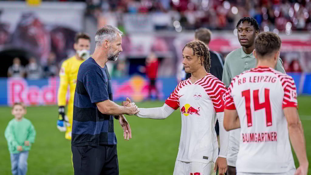 Marco Rose mit Xavi Simons.