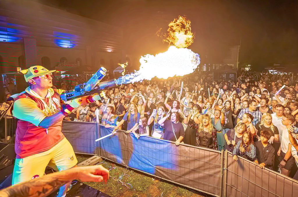 Die Venga-Venga-Party mit dem Radiosender 89.0 RTL lockte am Samstagabend zahlreiche Besucher zum Kuhfest.