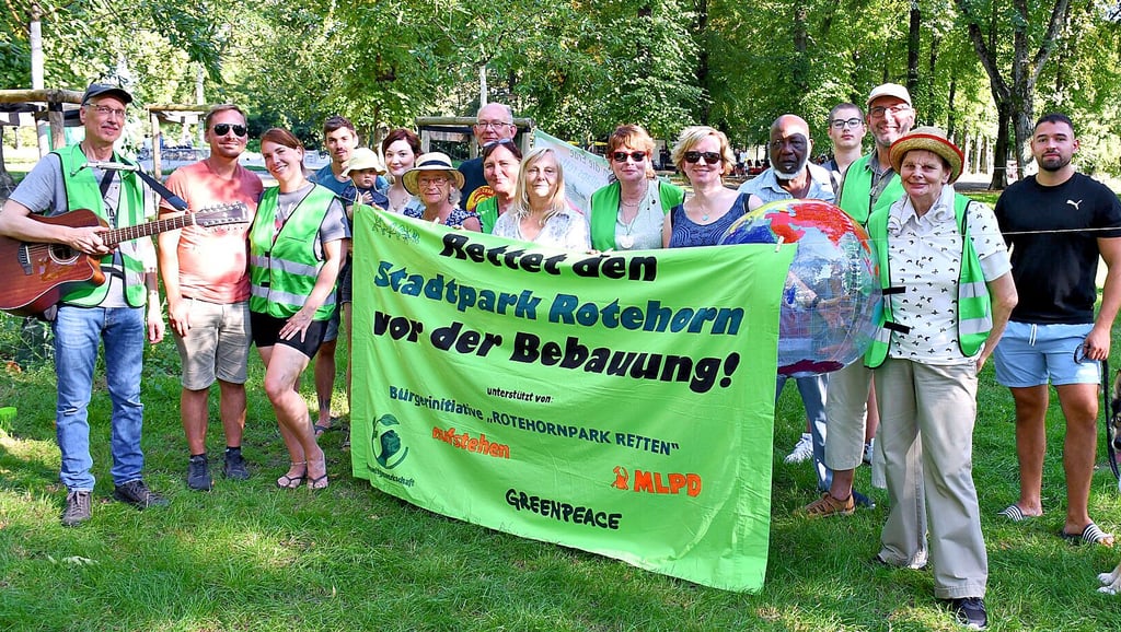 Die Umweltgewerkschaft Magdeburg setzt sich seit fast vier Jahren für den Erhalt des Stadtparks ein und unterstützt den Widerstand gegen eine mögliche Bebauung.