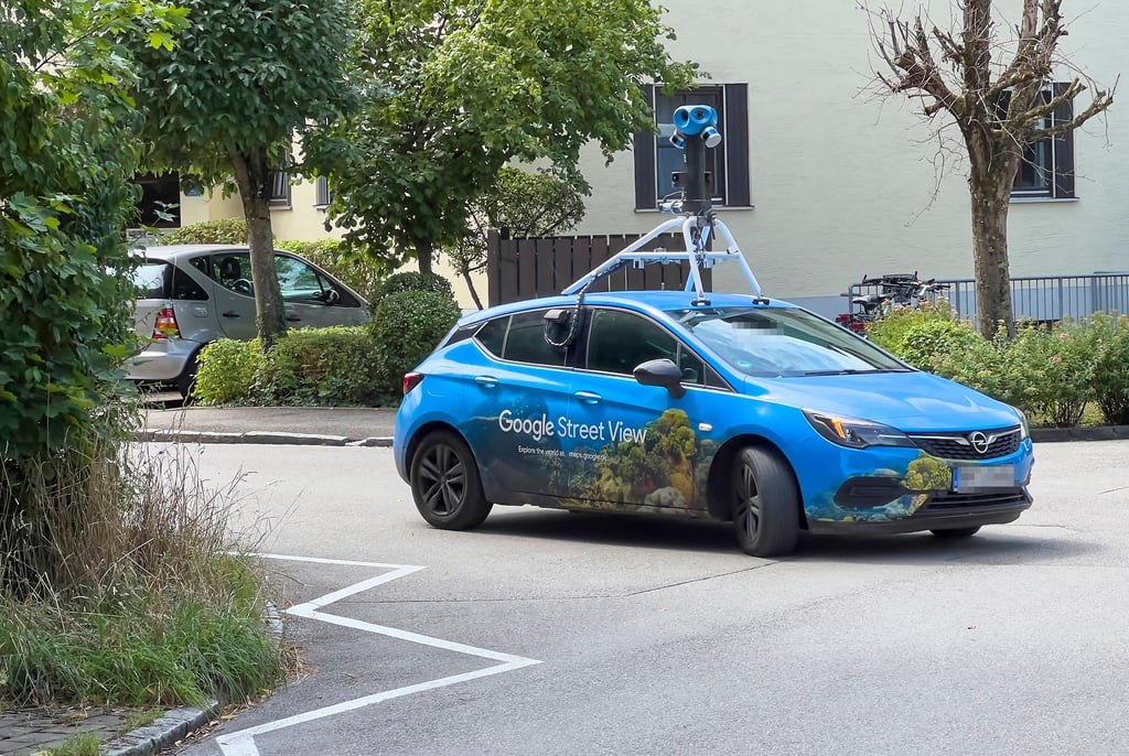 Solche Autos mit einer 360-Grad-Kamera sind derzeit auch im Salzlandkreis und in Staßfurt unterwegs. Sie fertigen neue Aufnahmen für Google Street View an.