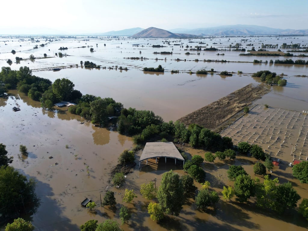 Hochwasser und Schlamm prägen die überfluteten Gebiete in Mittelgriechenland.