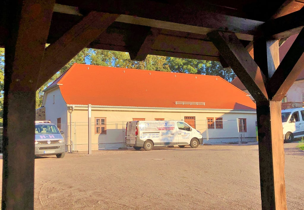 Noch wird im Zörbiger Aktuarhaus fleißig gewerkelt. Das Gebäude soll im November bezogen und eröffnet werden.