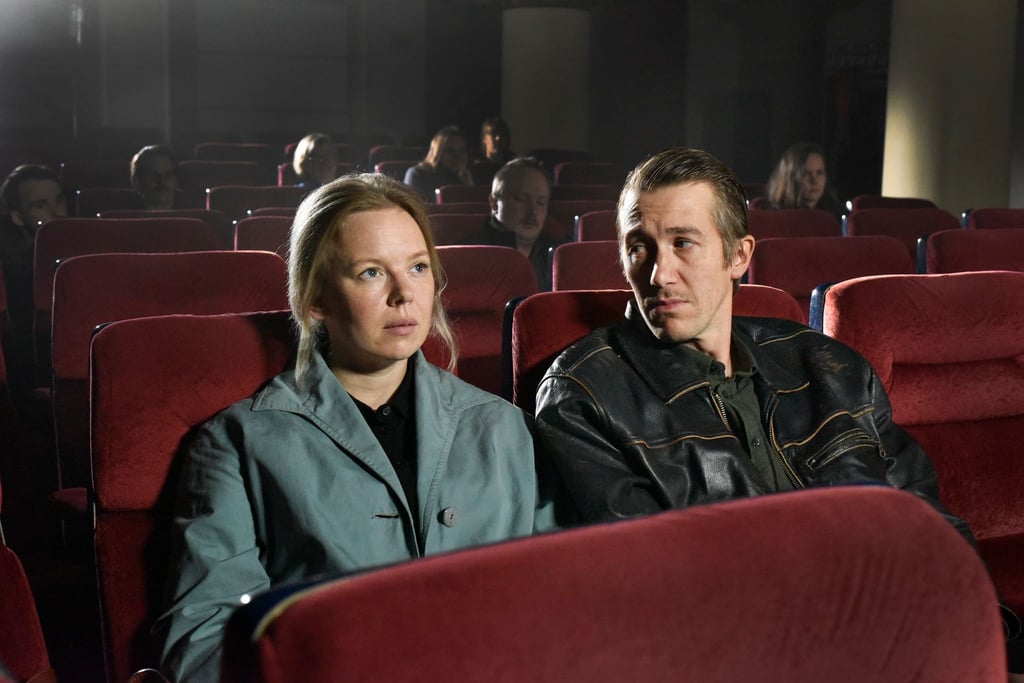 „Fallende Blätter“: Jussi Vatanen (r) als Holappa und Alma Pöysti als Ansa im Kino.