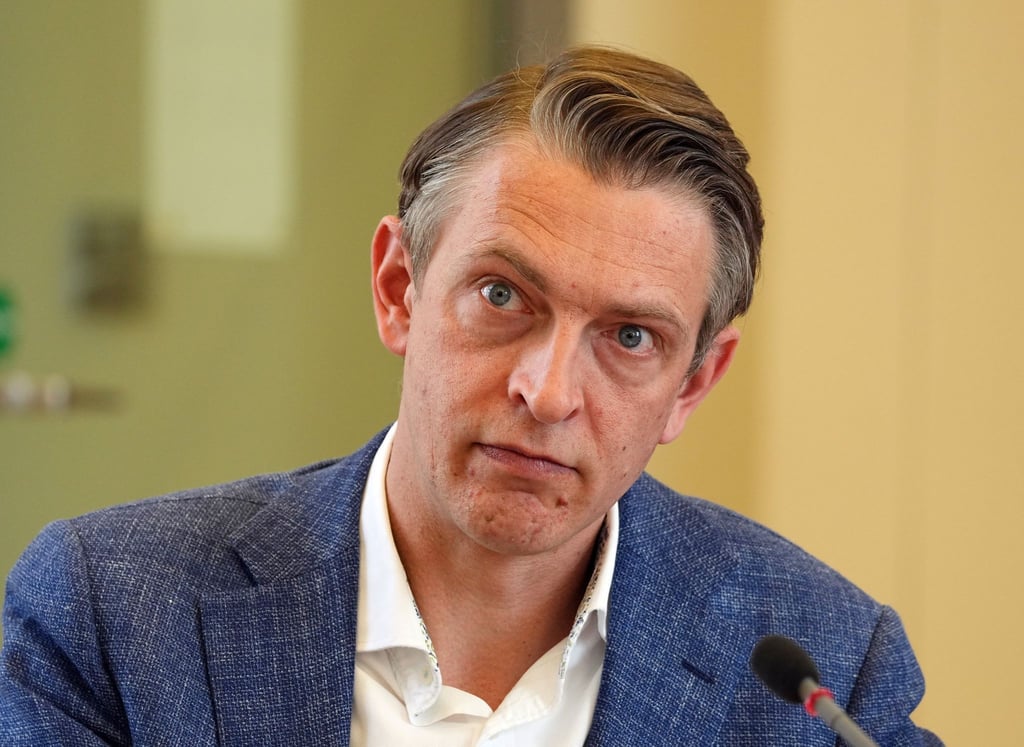 Martin Burmeister während einer Pressekonferenz.