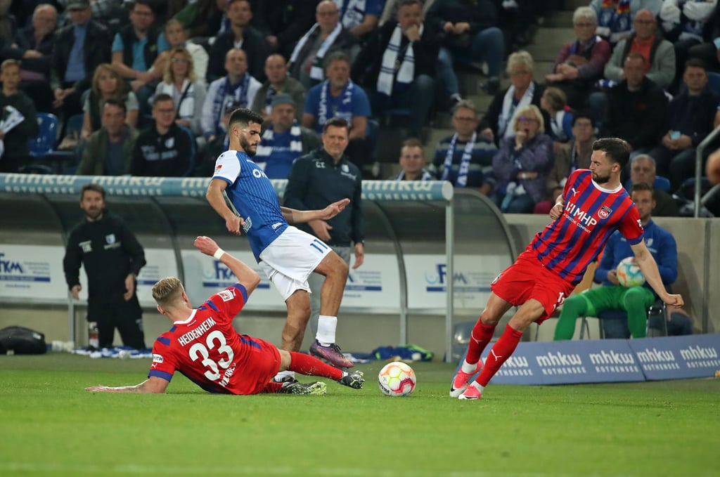 In den vergangenen drei Ligapartien stand Mohammed El Hankouri (blaues Trikot) in der Startelf des 1. FC Magdeburg.