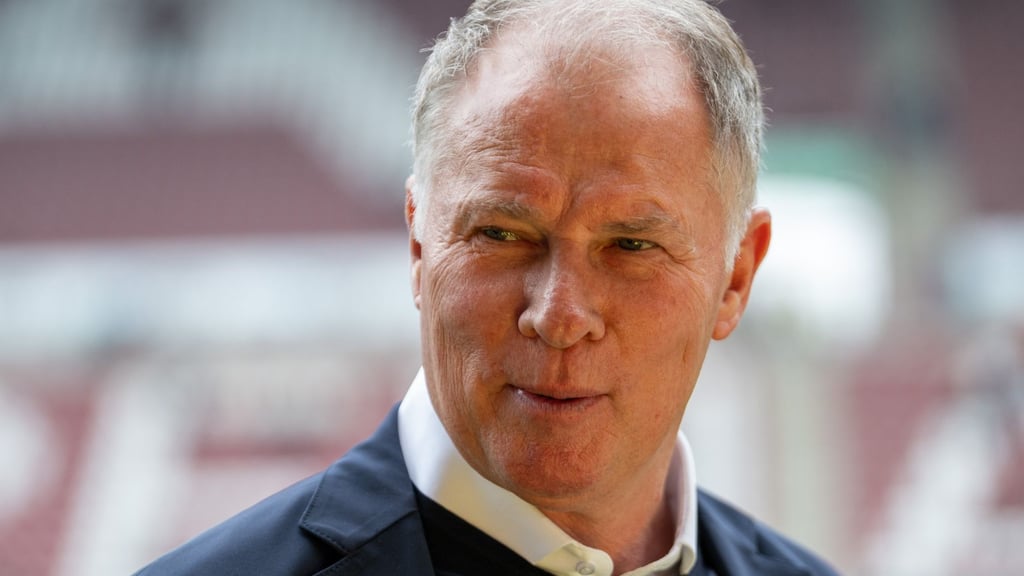 Stefan Reuter zieht sich als Geschäftsführer beim FC Augsburg zurück.