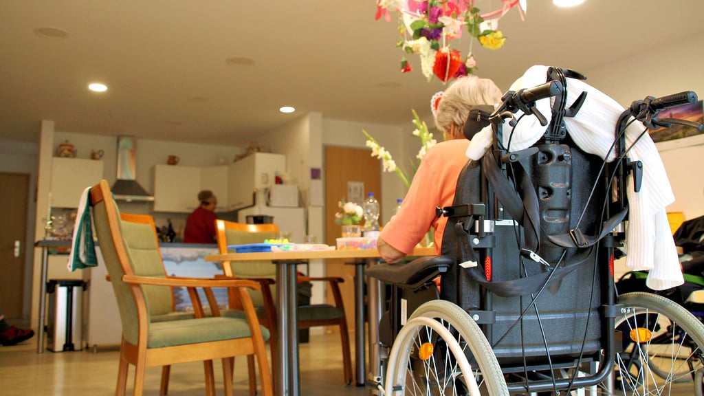 In der Pflege-Wohngemeinschaft teilen sich die Bewohner Küche und Gemeinschaftsraum. Die Versorgung übernimmt der Pflegedienst.