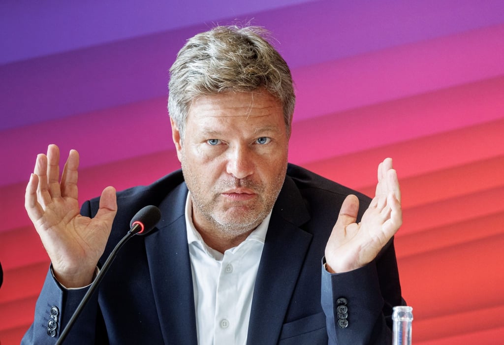 Bundeswirtschaftsminister Robert Habeck spricht zur Eröffnung der Messe "Husum Wind".